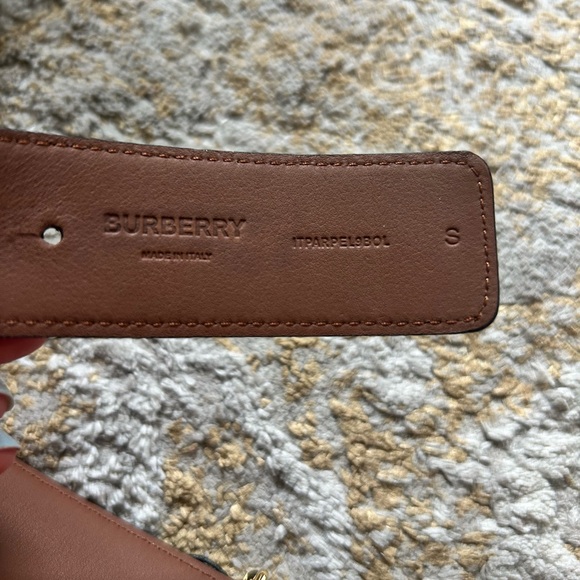 Burberry TB Leather Reversible Belt - Picture 6 of 9